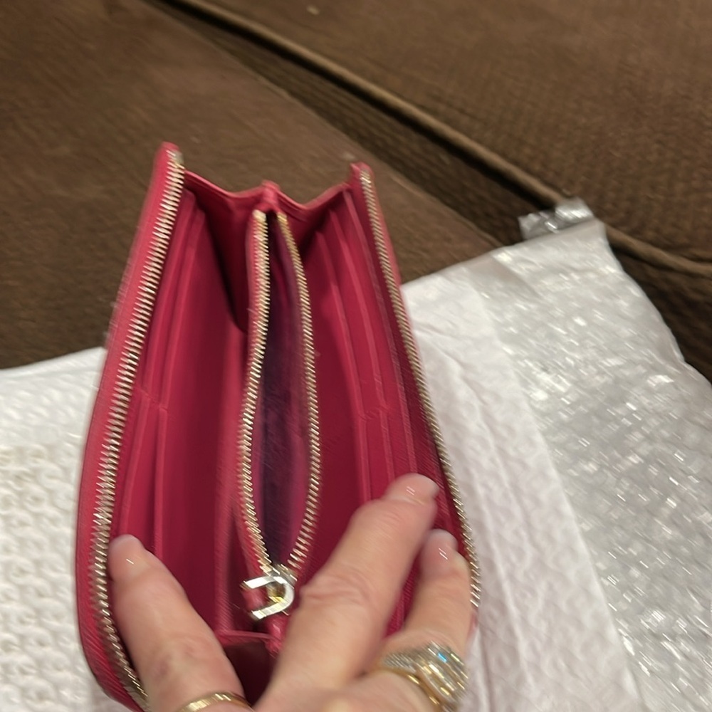 Prada Pink Women's Wallet L shape comes with COA offers are great! - Picture 5 of 15